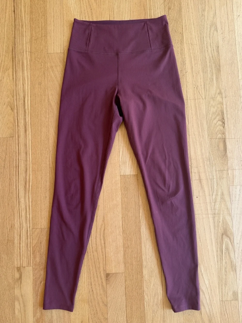 Like New! Girlfriend Collective Goji Ribbed High-Waist Leggings, Plum, sz. Small